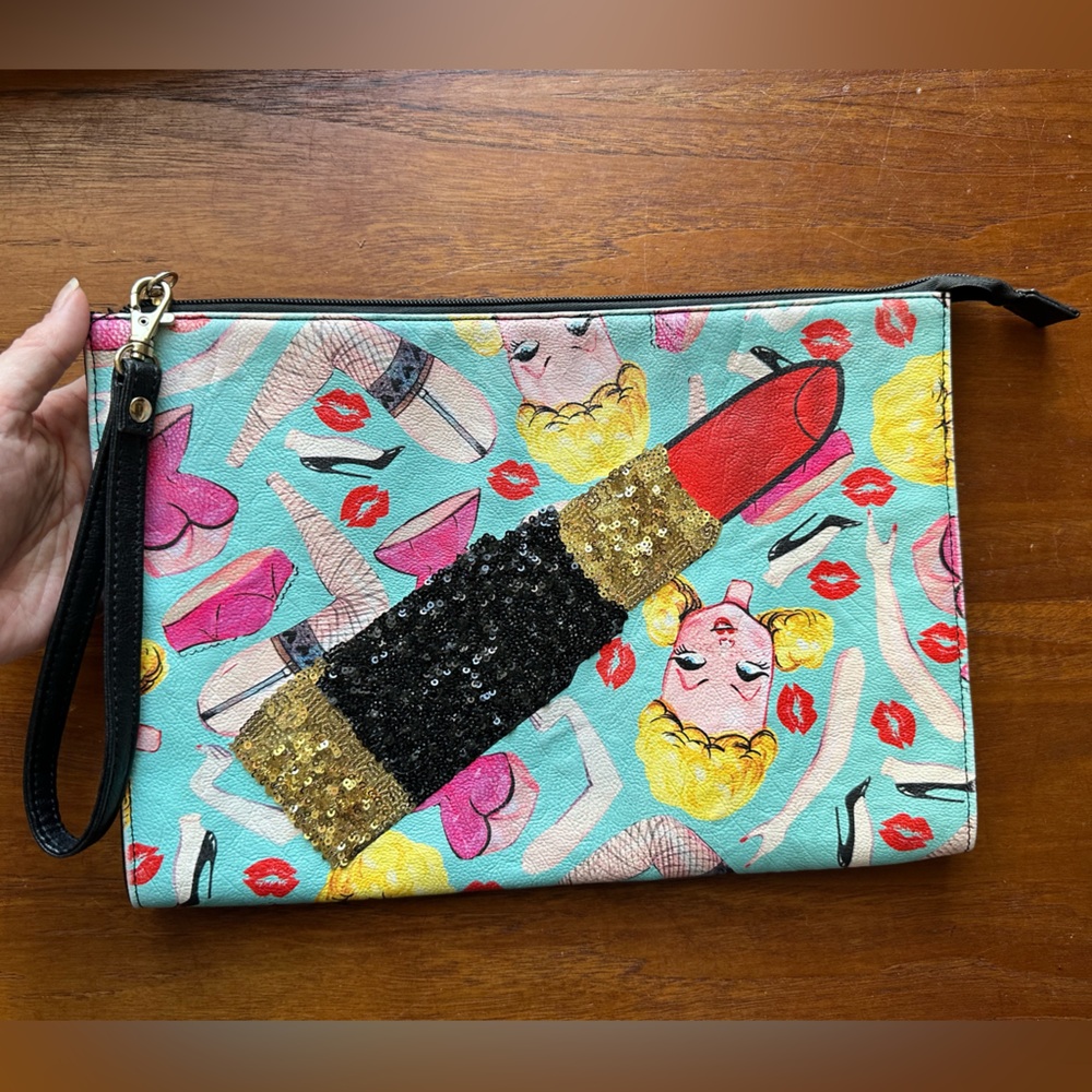 Iron Fist oversized clutch pin-up/doll style